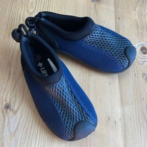 Lifeguard 5/6 Little Kids Water Shoes Blue Black Like New